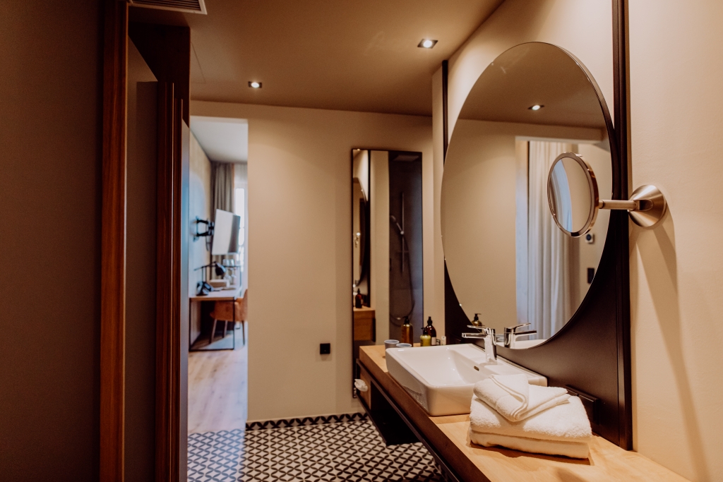 offenes Badezimmer im Panoramazimmer